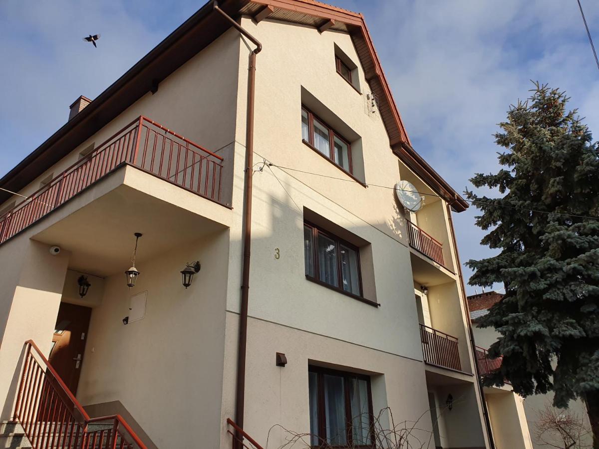 Hostel Mleczna - Metro Zacisze Варшава Екстериор снимка