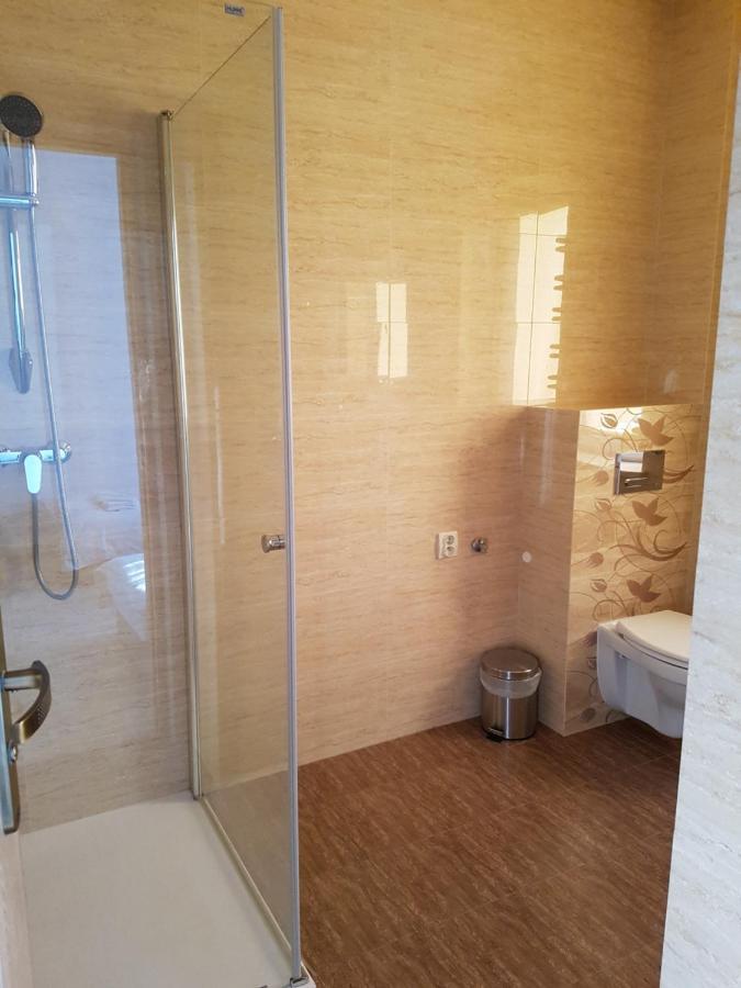 Hostel Mleczna - Metro Zacisze Варшава Екстериор снимка