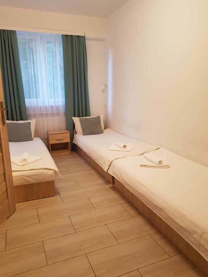 Hostel Mleczna - Metro Zacisze Варшава Екстериор снимка