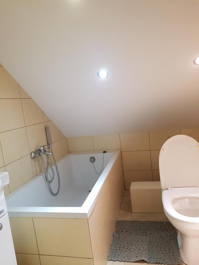 Hostel Mleczna - Metro Zacisze Варшава Екстериор снимка
