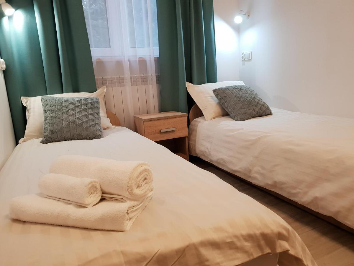 Hostel Mleczna - Metro Zacisze Варшава Екстериор снимка