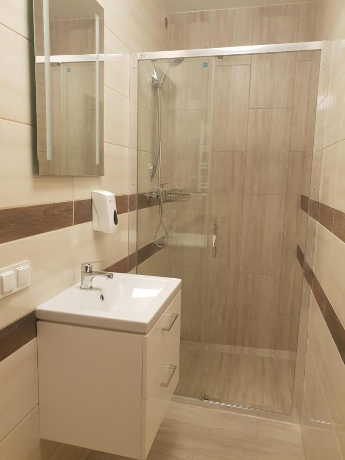 Hostel Mleczna - Metro Zacisze Варшава Екстериор снимка