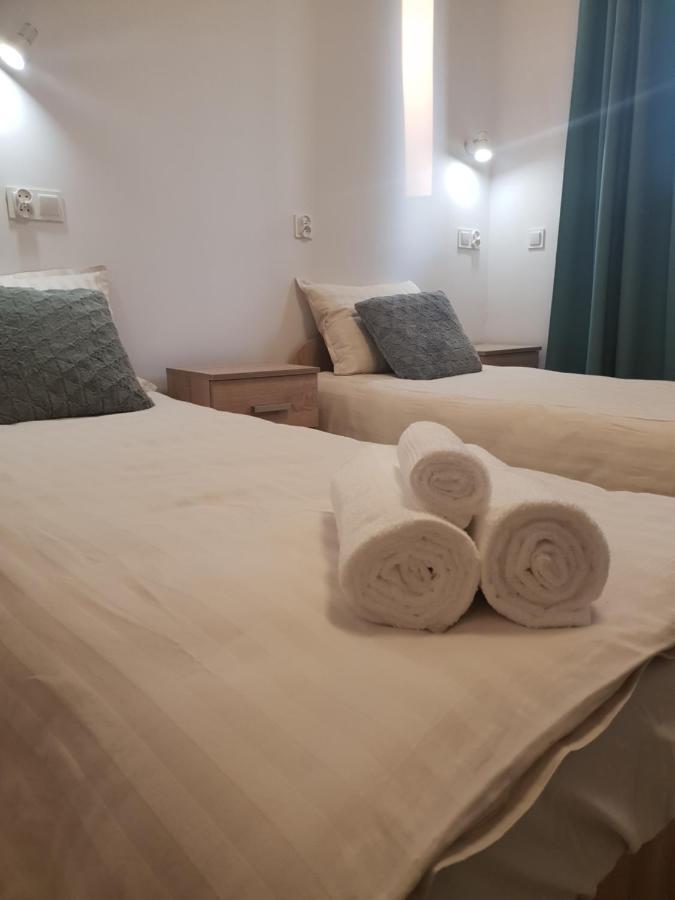 Hostel Mleczna - Metro Zacisze Варшава Екстериор снимка